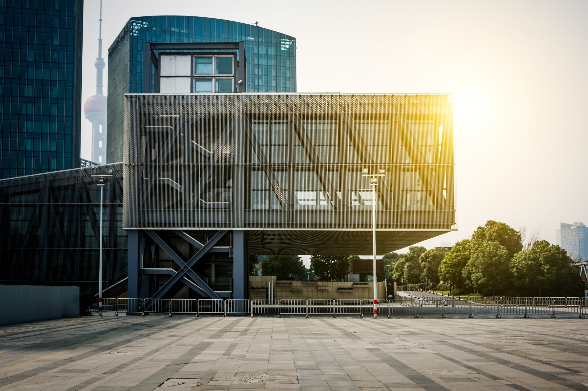 empty-floor-front-modern-building