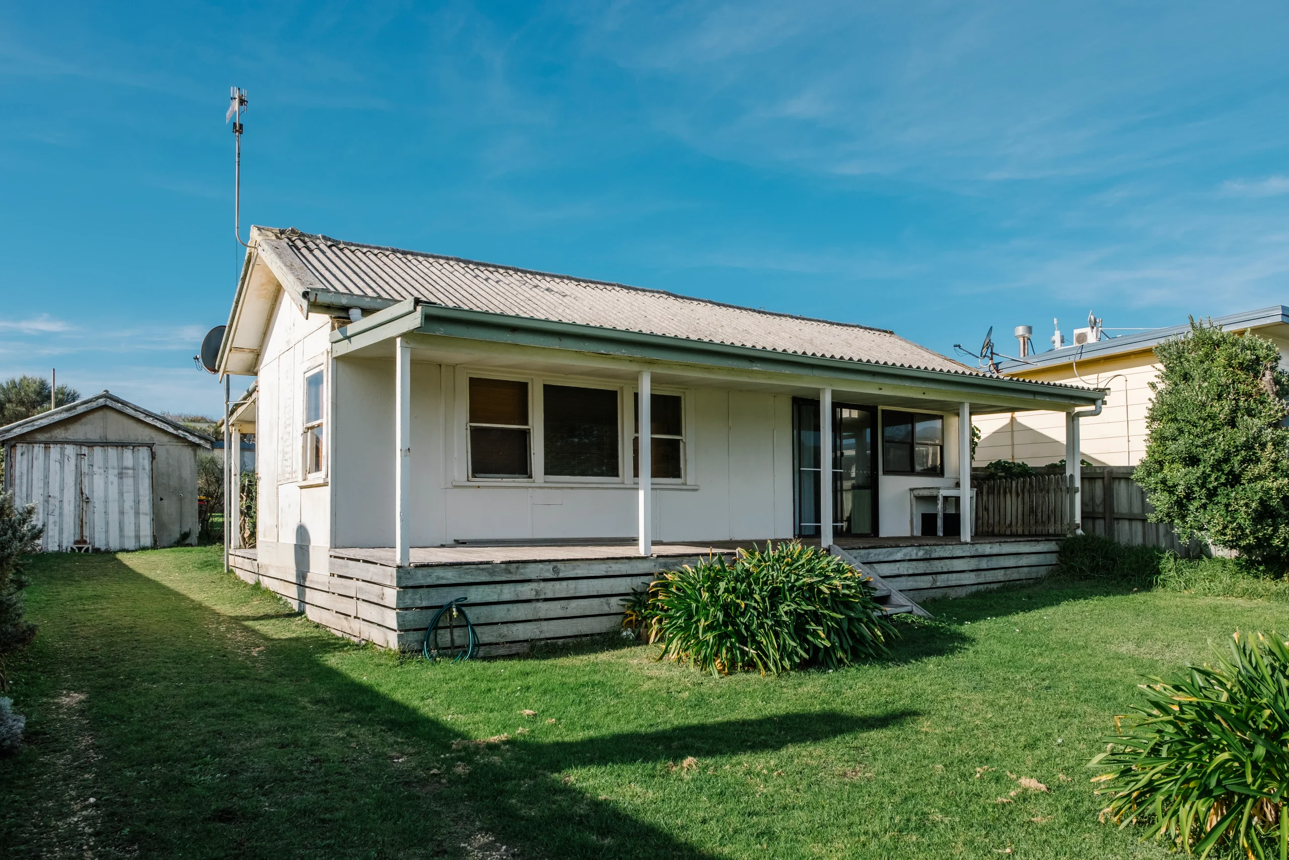 1-vieille-maison-blanche-jardin